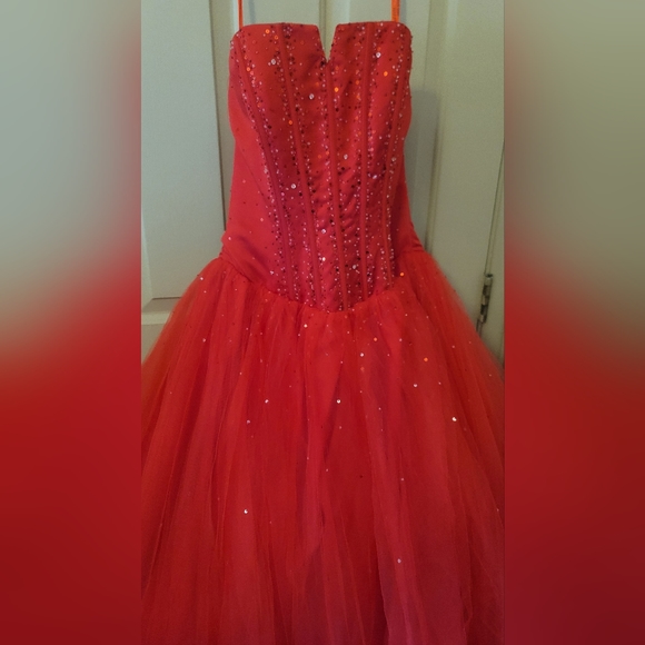 Red Stapless Prom Dress/Gown - Picture 3 of 8